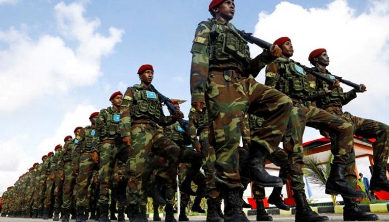 جنود صوماليون خلال عرض عسكري - رويترز