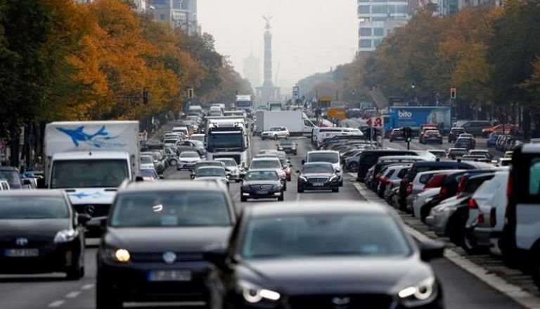 سيارات في شوارع برلين عاصمة ألمانيا - رويترز