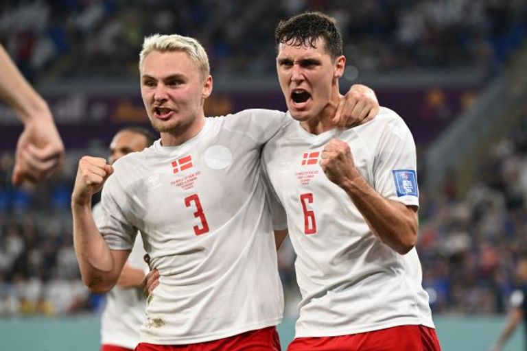 منتخب الدنمارك كيليان مبابي مهاجم منتخب فرنسا