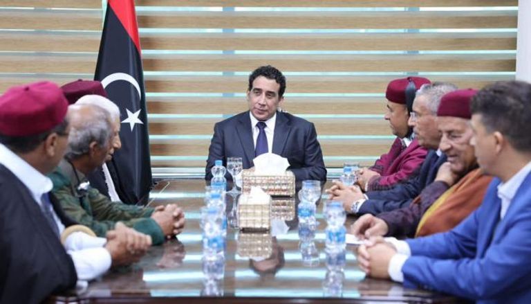 المنفي خلال لقاء أعيان شرق ليبيا