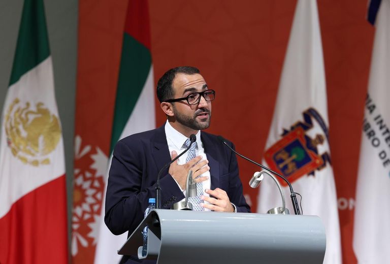 المكسيك ترفع علم الإمارات احتفاء بالشارقة