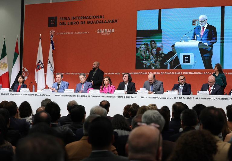 المكسيك ترفع علم الإمارات احتفاء بالشارقة