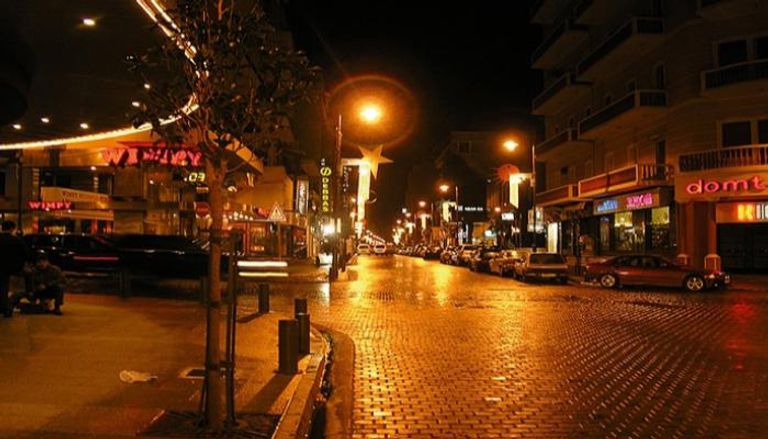 شباب لبنانيون يتولون تأمين شوارع بيروت ليلا 