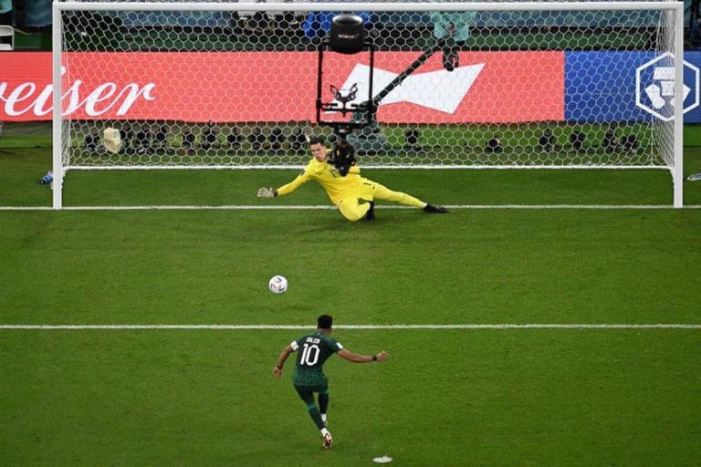 ركلة جزاء الدوسري منتخب بولندا