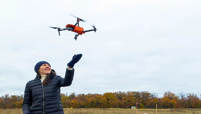 أوكرانيات يتعلمن قيادة الطائرات بدون طيار