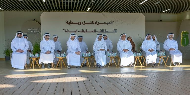 الشيخ محمد بن راشد آل مكتوم خلال زيارة لمنصة الكثبان في منطقة سيح السلم