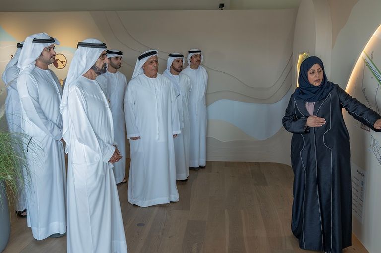 الشيخ محمد بن راشد آل مكتوم خلال زيارة لمنصة الكثبان في منطقة سيح السلم