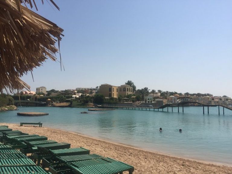 زيتونة بيتش الجونة أجمل شواطئ الغردقة 7 من أجمل شواطئ الغردقة لؤلؤة البحر الأحمر