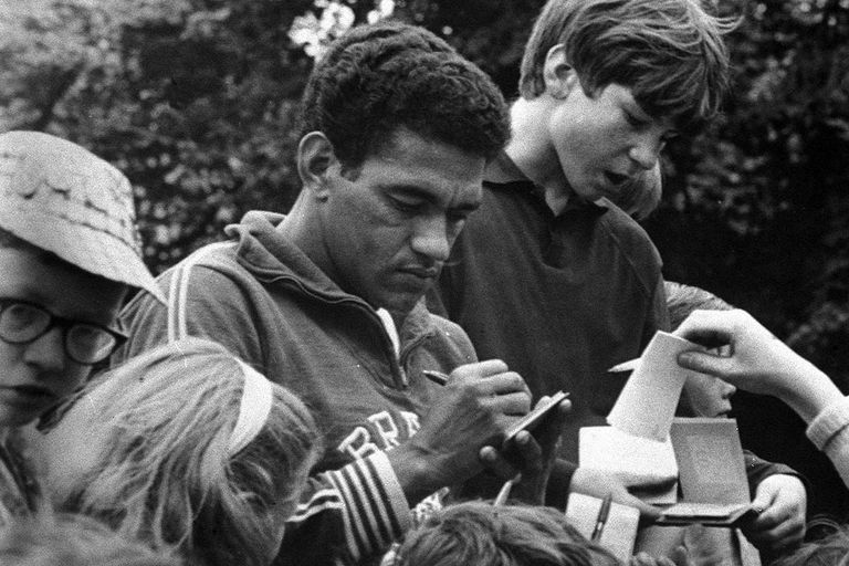 جارينشا لاعب منتخب البرازيل الأسبق