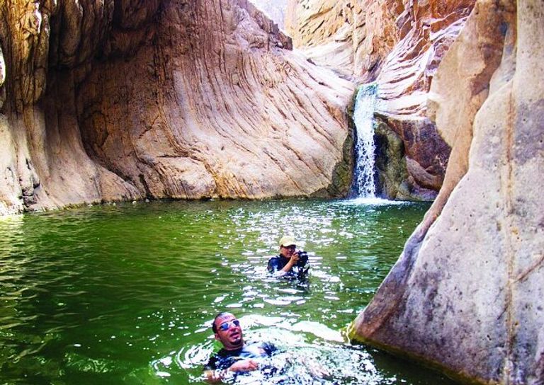 ينبوع الماء الساخن أحد الأماكن السياحية في جيزان