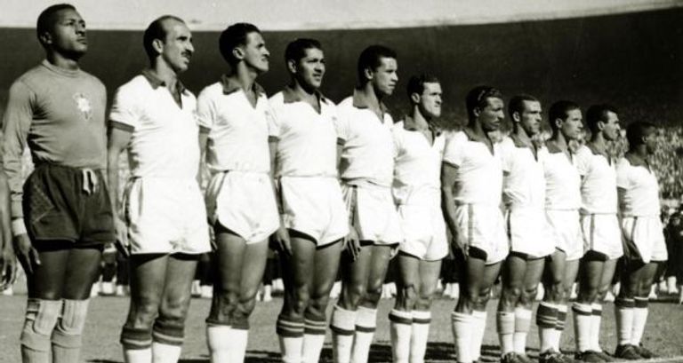 منتخب البرازيل بالقميص الأبيض في كأس العالم 1950 منتخب البرازيل بطل كأس العالم 1958