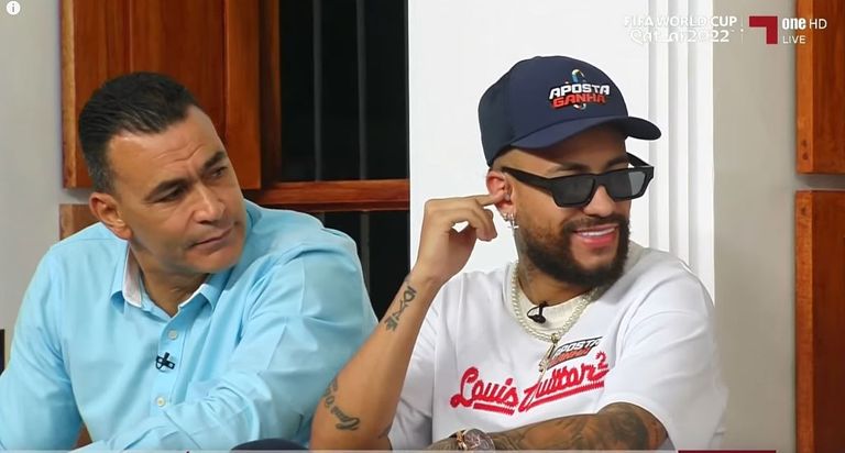 الحضري وشبيه نيمار عصام الحضري حارس مرمى منتخب مصر السابق