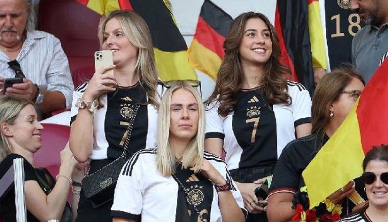 زوجات نجوم ألمانيا في لقاء إسبانيا