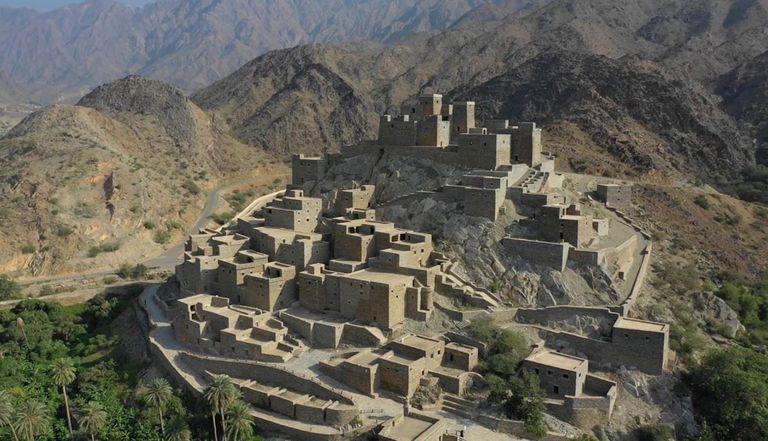 القرية الرخامية في ذي عين أحد الأماكن السياحية في الباحة