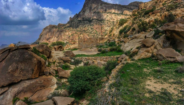 جبال شدا أحد لأماكن السياحية في الباحة