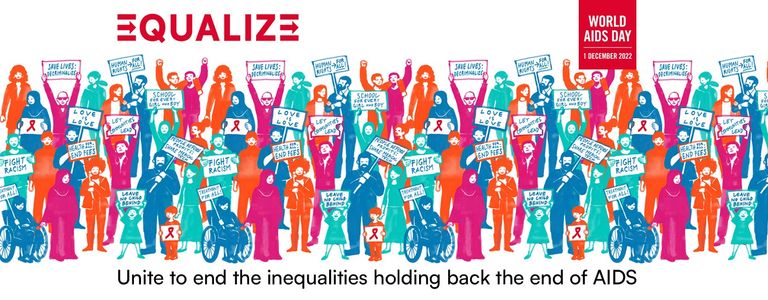 أشخاص يمسكون بشارة الإيدز - أرشيفية