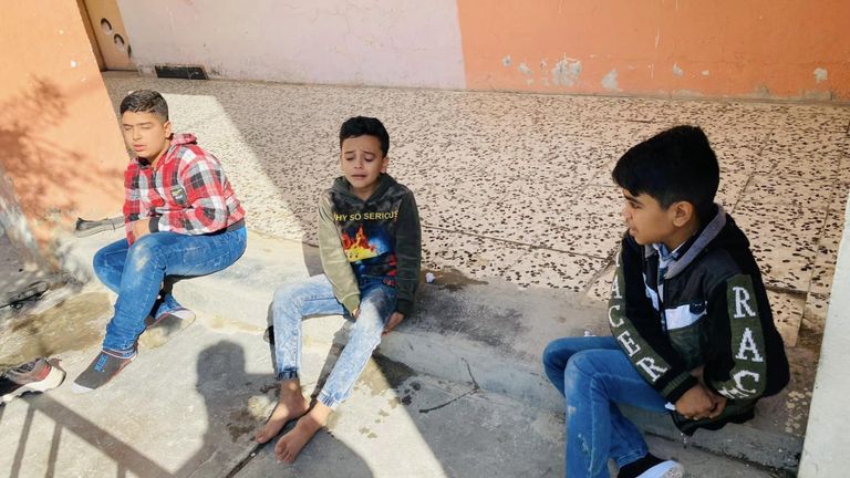 تلاميذ مصابون خلال تلقيهم العلاج