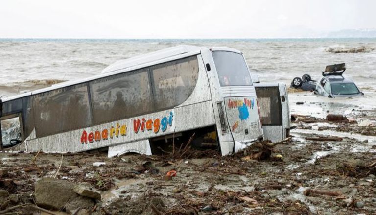 جانب من الدمار الذي سببه الانهيار الأرضي