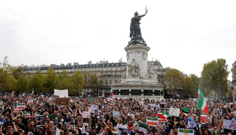 مظاهرة في باريس دعما للاحتجاجات في إيران - أ.ف.ب
