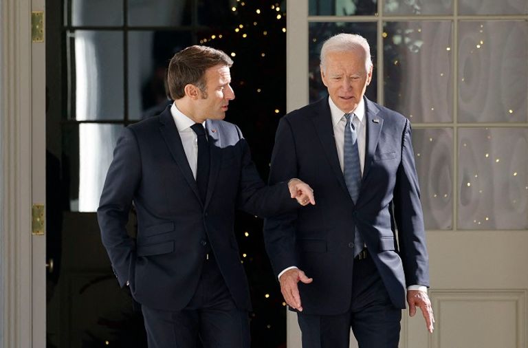 ماكرون وبايدن في البيت الأبيض مباحثات سابقة بين ماكرون وبوتين