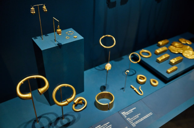 جانب من المعروضات