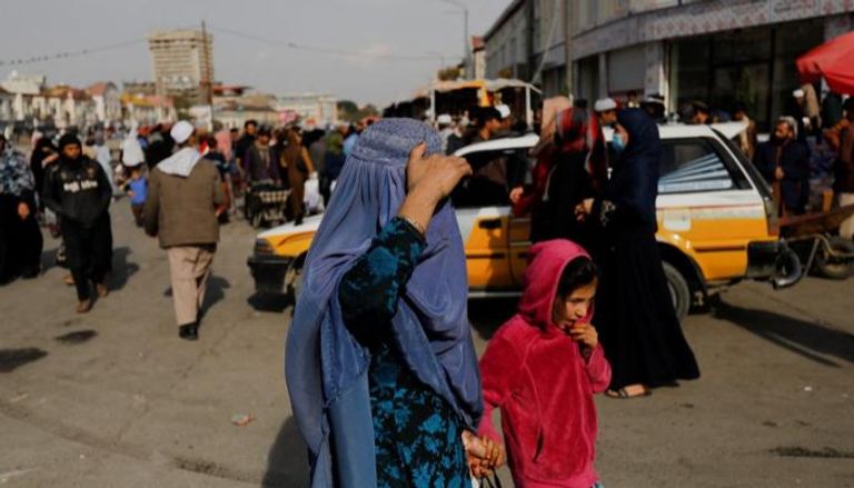 مشهد عام من السكان في كابول- رويترز