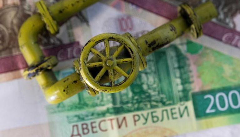 الاتحاد الأوروبي يتفق مبدئيا على سقف لسعر النفط الروسي عند 60 دولارا