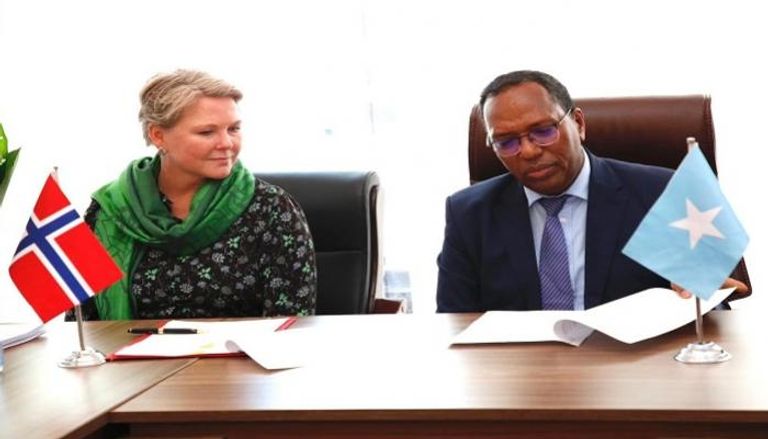 وزير المالية الصومالي يستقبل مسؤولة نرويجية