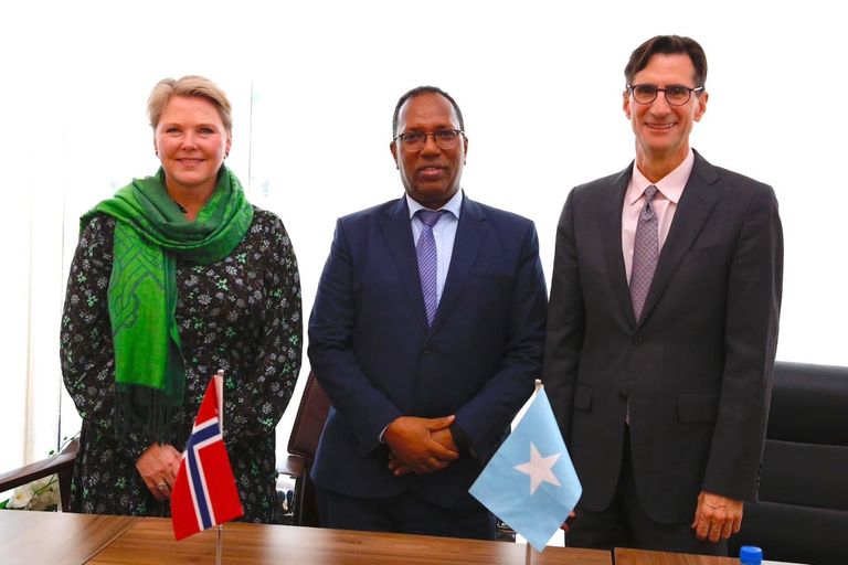 وزير المالية الصومالي يستقبل مسؤولة نرويجية