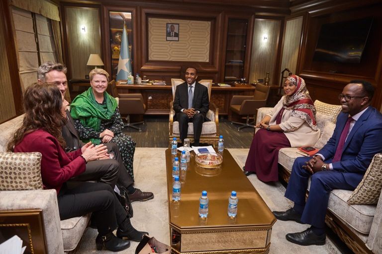 وزير المالية الصومالي يستقبل مسؤولة نرويجية