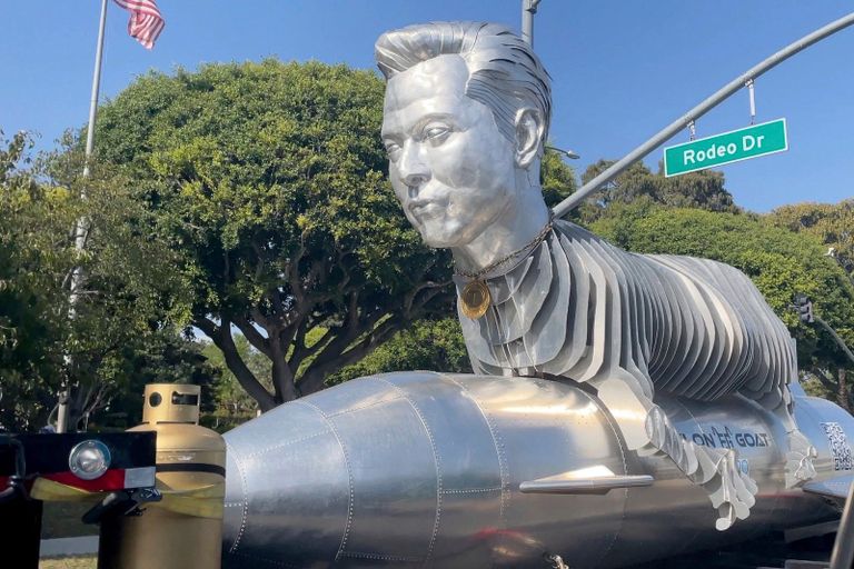 تمثال إيلون ماسك