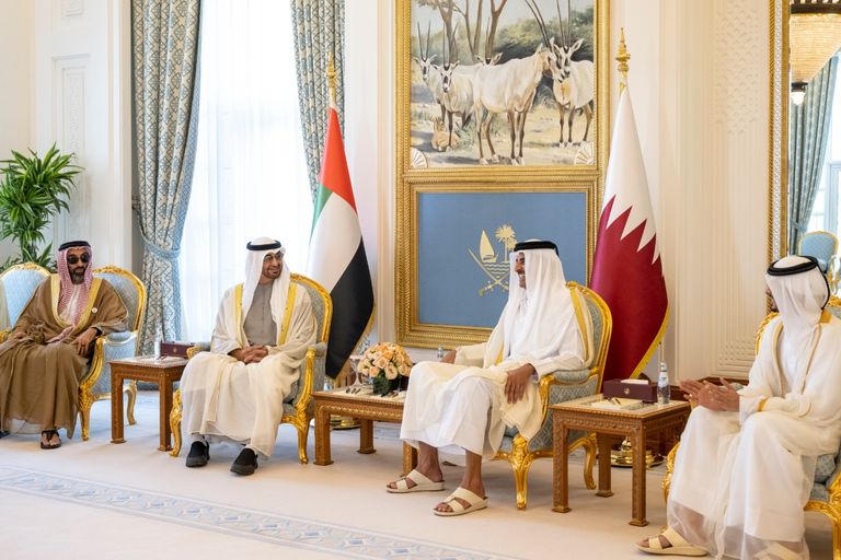 الشيخ محمد بن زايد آل نهيان والشيخ تميم بن حمد آل ثاني