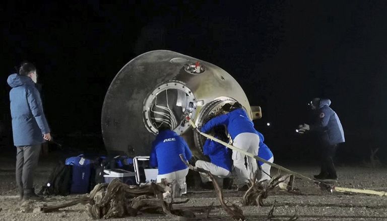 أحد رواد الفضاء العائدين للأرض