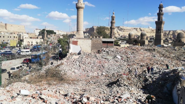 أعمال إزالة المقابر في القاهرة الأديب المصري الراحل يحيى حقي