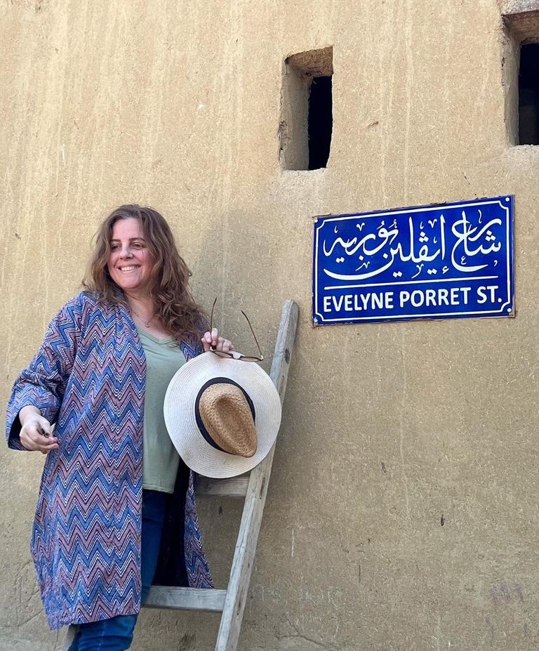 Launching the name of Evelyn Bourret on a street in the village of Tunis