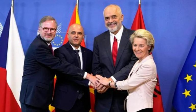 رئيسة المفوضية الأوروبية وقادة ألبانيا ومقدونيا الشمالية والتشيك