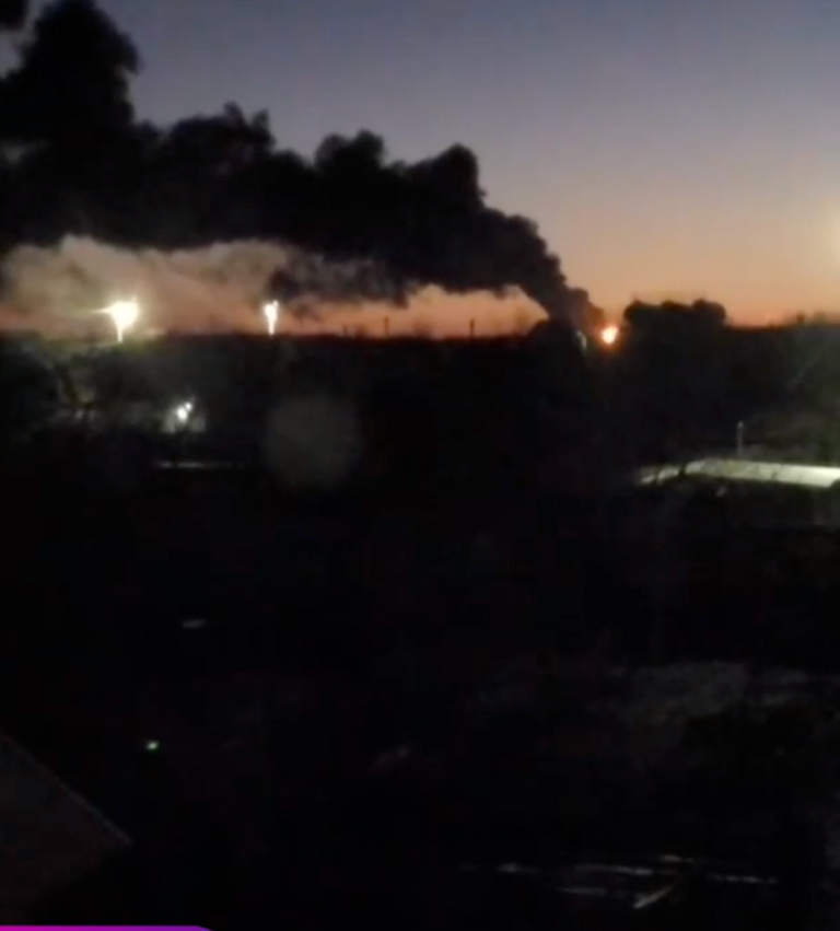 شاحنة نقل عسكرية روسية على الحدود مع أوكرانيا