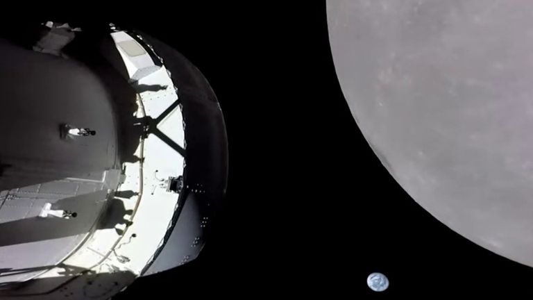 أوريون تبدأ عودتها إلى الأرض