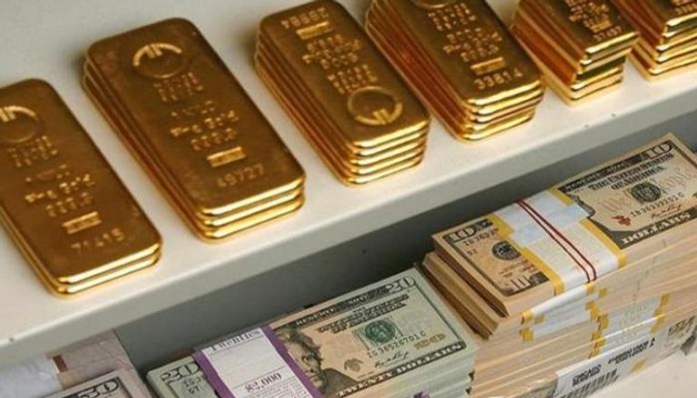 الفائدة على الدولار تكبح صعود أسعار الذهب اليوم
