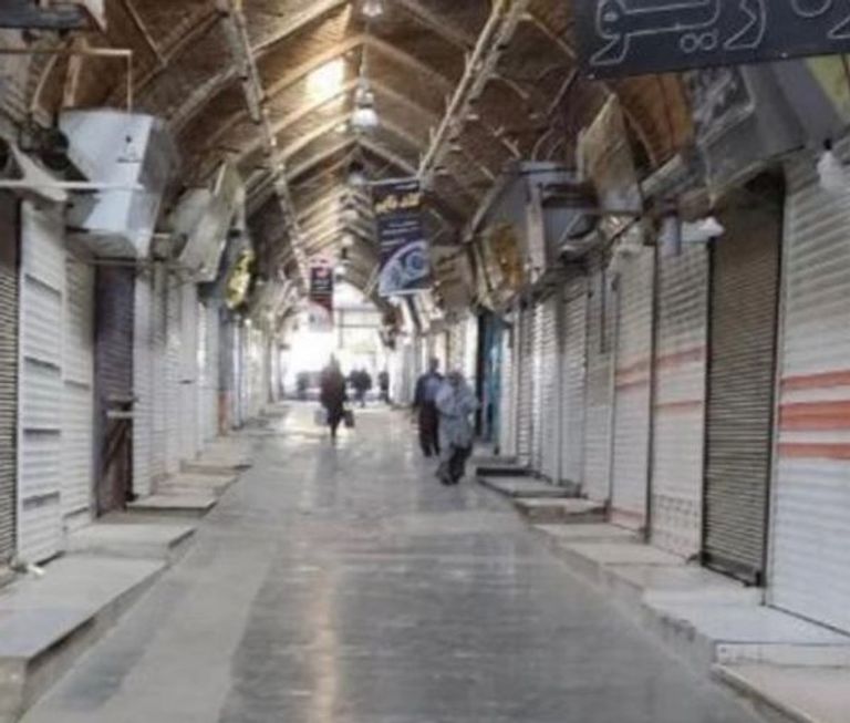 موجة جديدة من الإضرابات تعم مدنا إيرانية