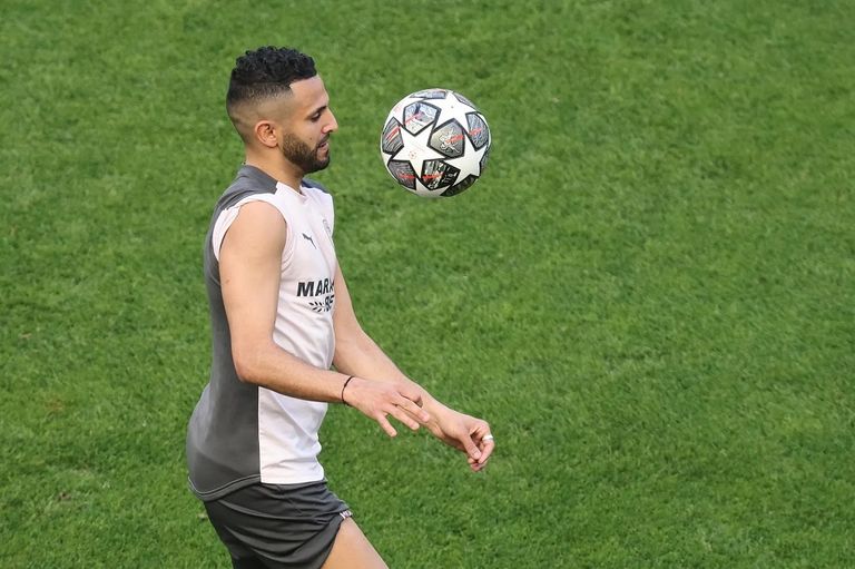 رياض محرز نجم مانشستر سيتي الإنجليزي رياض محرز نجم مانشستر سيتي