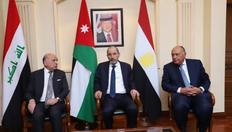 وزراء خارجية مصر والأردن والعراقي في مؤتمر صحفي بعمّان