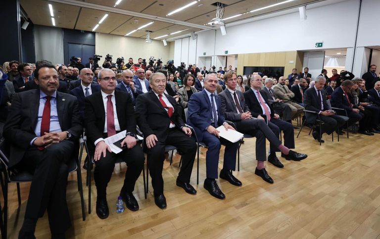 جانب من توقيع الاتفاقيات