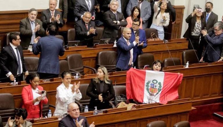 برلمان البيرو يصوت على عزل رئيس البلاد