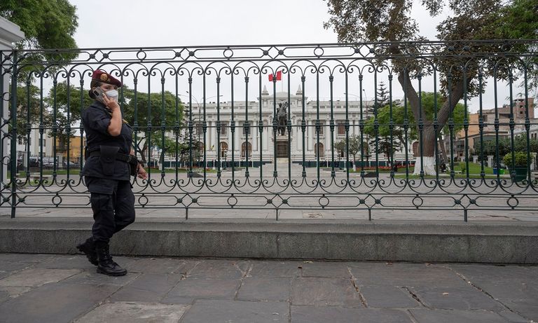 الأمن البيروفي وسط حجارة ألقاها المتظاهرون - الفرنسية