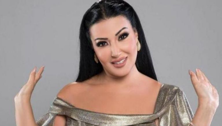 الفنانة سمية الخشاب