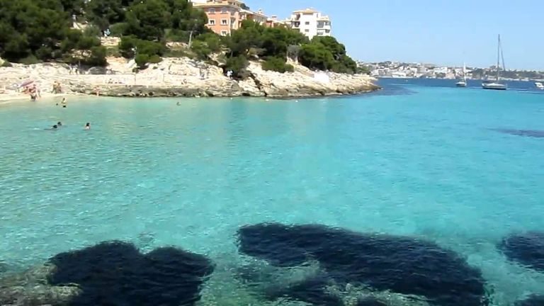 شاطئ كالا موندراجو أحد أماكن السياحة في مايوركا السياحة في مايوركا.. أماكن جذابة وتكلفة الزيارة