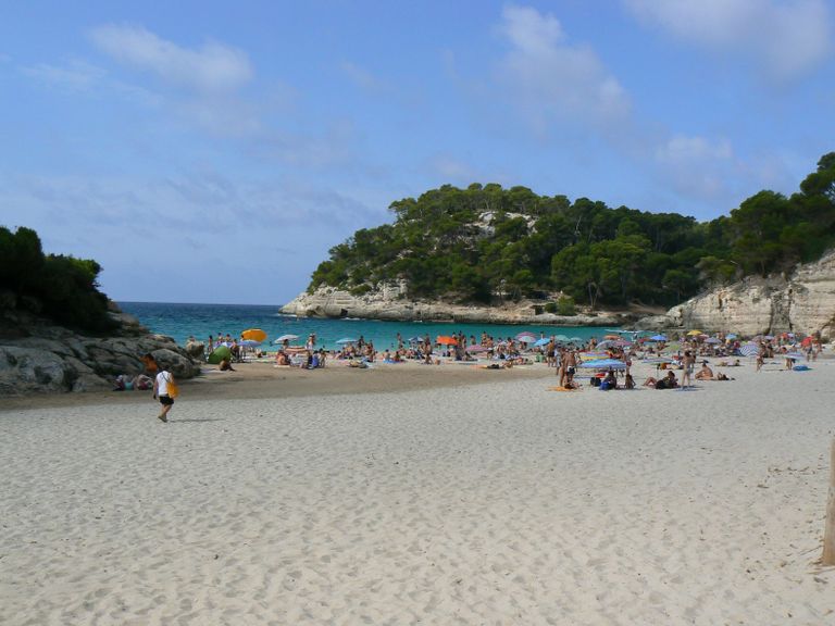 خليج كالا ميتجانا أحد أماكن السياحة في مايوركا السياحة في مايوركا.. أماكن جذابة وتكلفة الزيارة