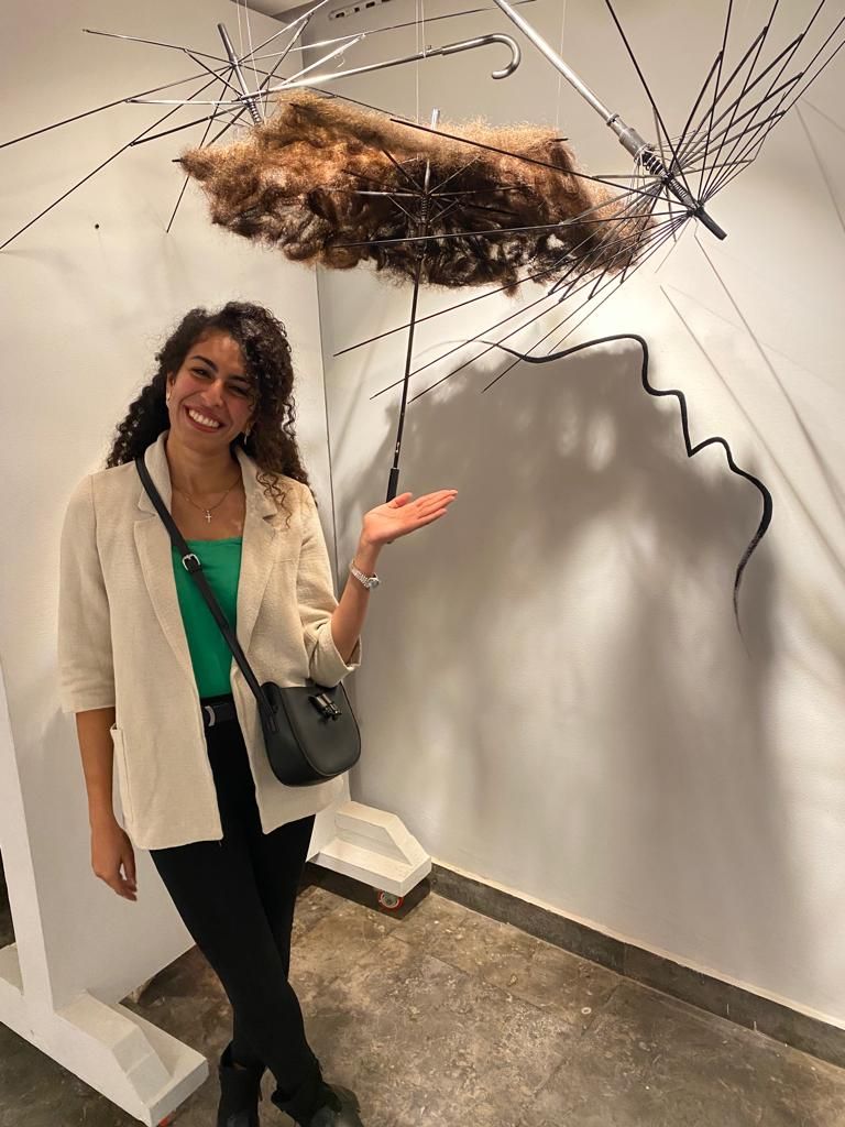 الفنانة الشابة ماجي الشاويش مع مشروعها الفني الأخير