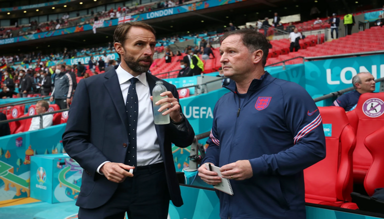 ستيف هولاند وجاريث ساوثجيت كيليان مبابي